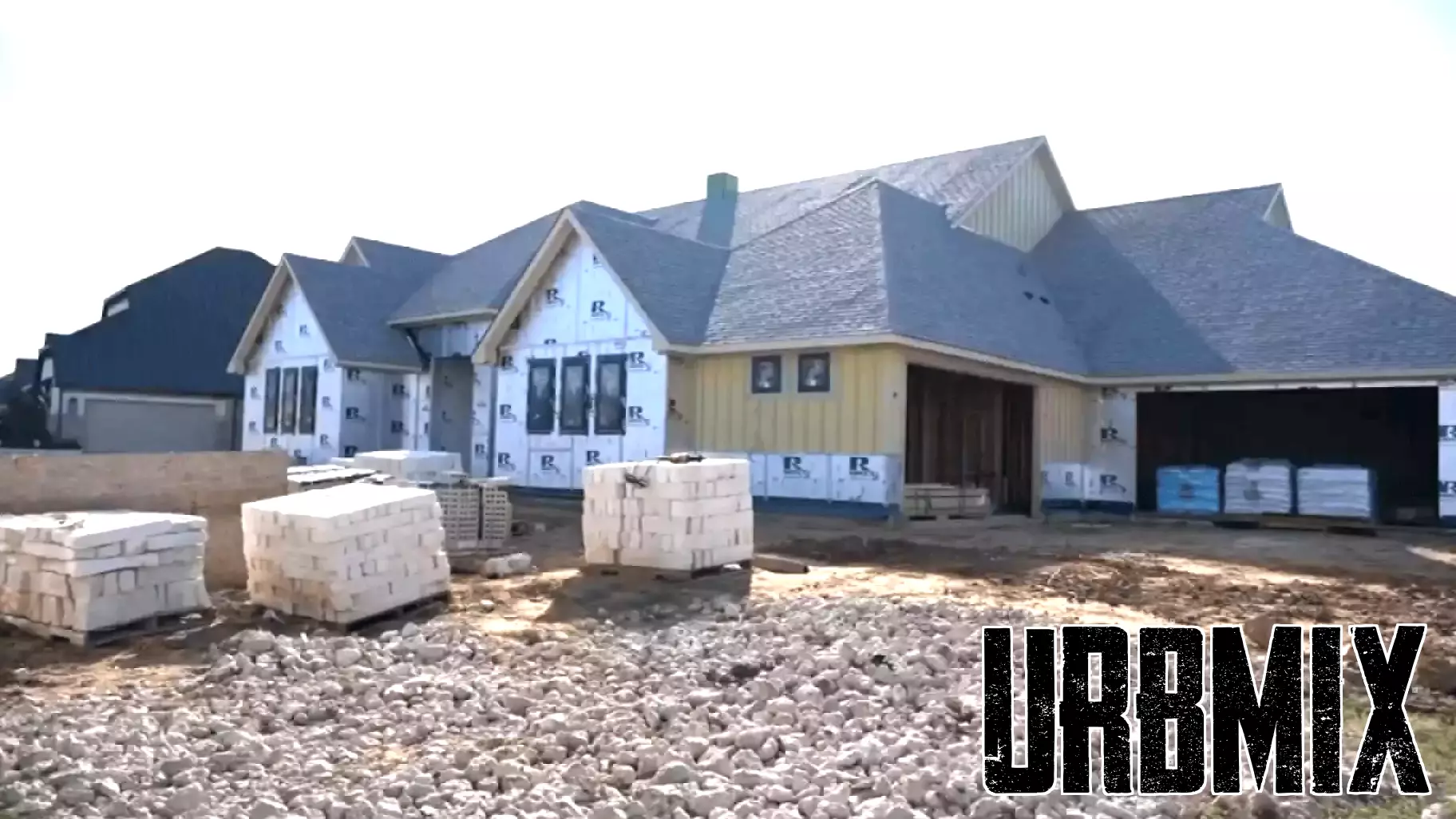 Builders Pull Back on Construction as Buyers Gain Leverage