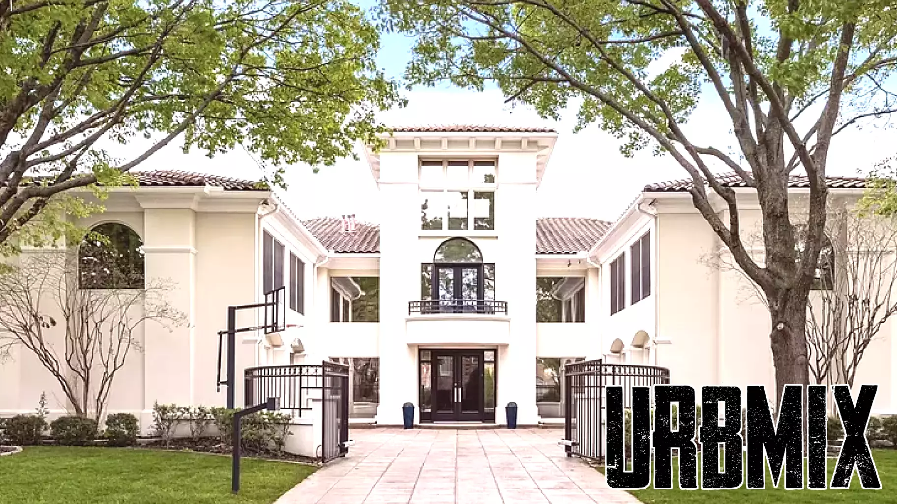 Stunning Luxury Home Listed in Dallas' Oakdale Community